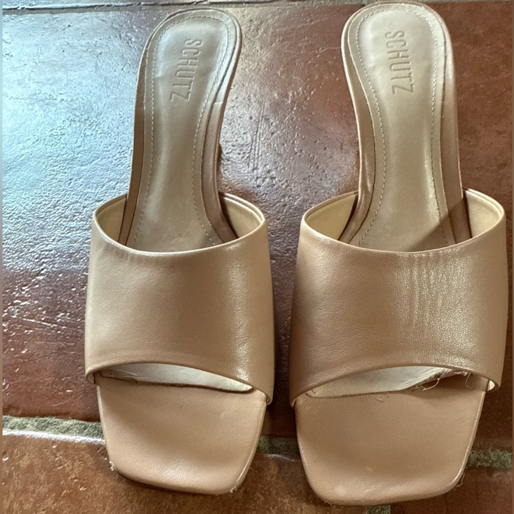 SCHUTZ Beige kitten heels, sandals